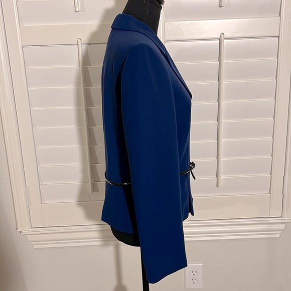 EUC Tahari Royal Navy Blue Lined Blazer Peplum Jacket w Black Patent Skinny Belt - Picture 4 of 12